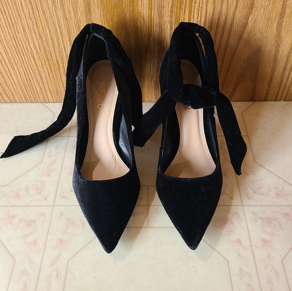 NWOB Arezzo Classic Black Velvet Bow Heels Size 6 ♡ - Picture 4 of 10